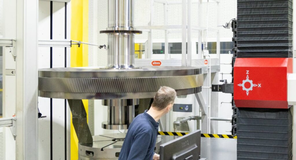 Micron-level tolerances at IGW: maintaining precision even on large components cover